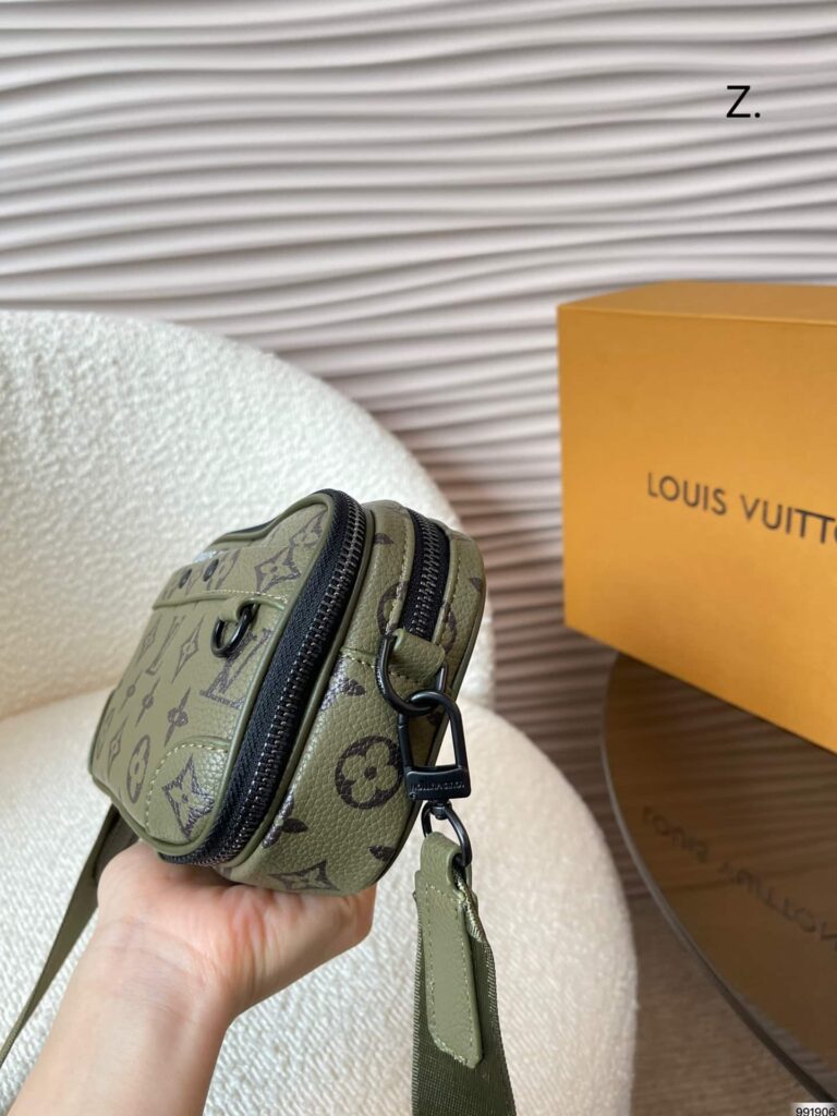 Louis Vuitton Alpha Wearable Wallet Green 18Cm - Image 6