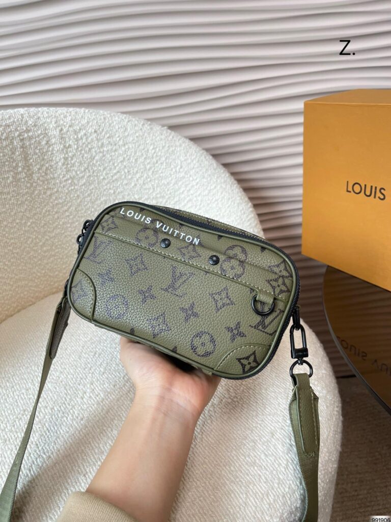 Louis Vuitton Alpha Wearable Wallet Green 18Cm - Image 7
