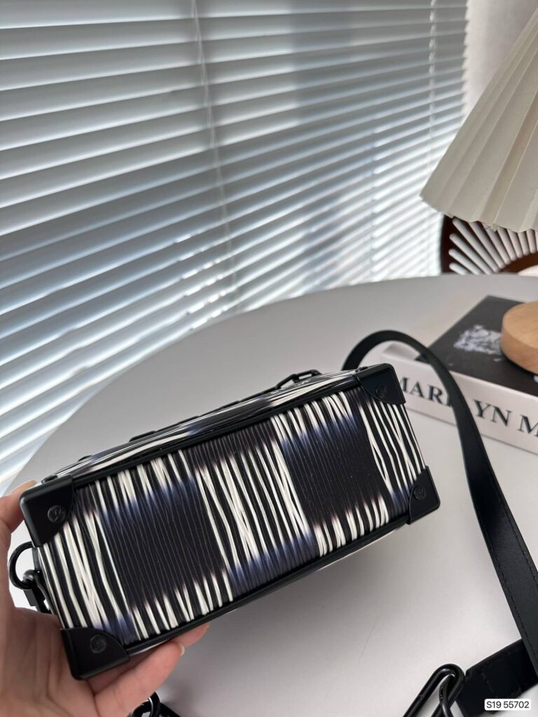 Louis Vuitton Soft Trunk Blue 18Cm M23728 - Image 3