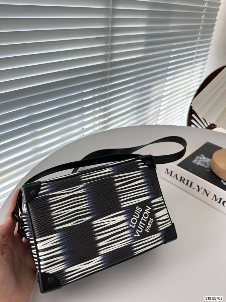 Louis Vuitton Soft Trunk Blue 18Cm M23728 - Image 6