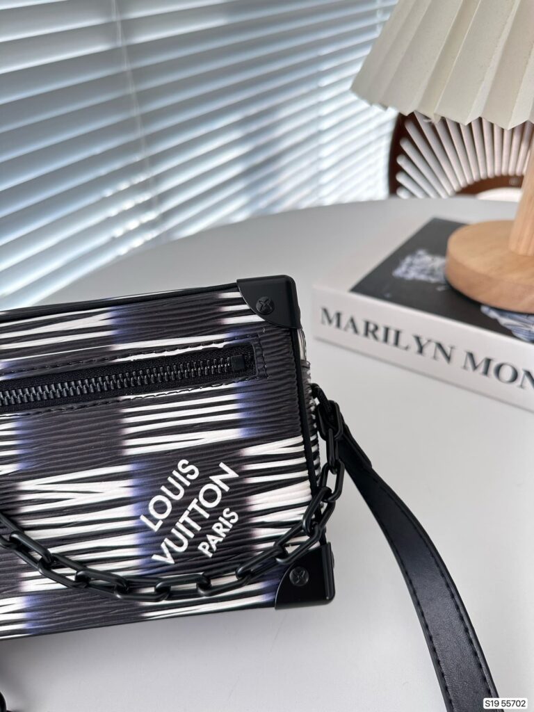 Louis Vuitton Soft Trunk Blue 18Cm M23728 - Image 7