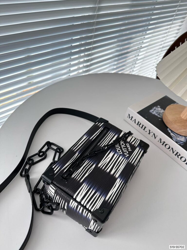 Louis Vuitton Soft Trunk Blue 18Cm M23728 - Image 9