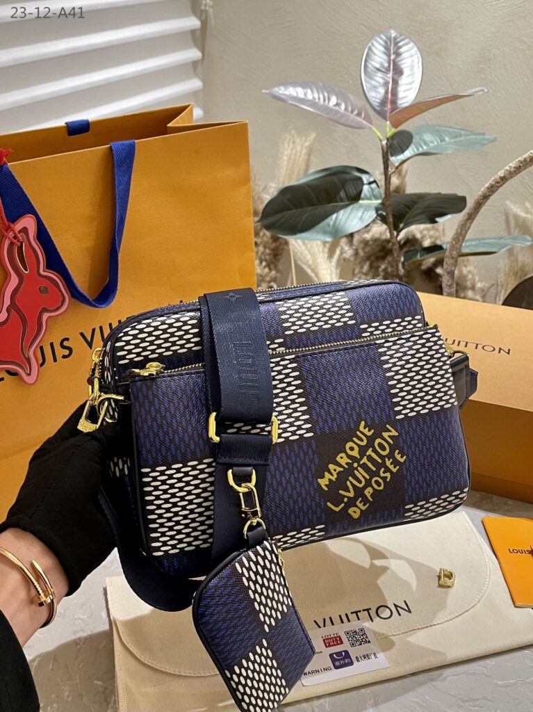 Louis Vuitton Trio Messenger Bag Damier Blue 24Cm - Image 3