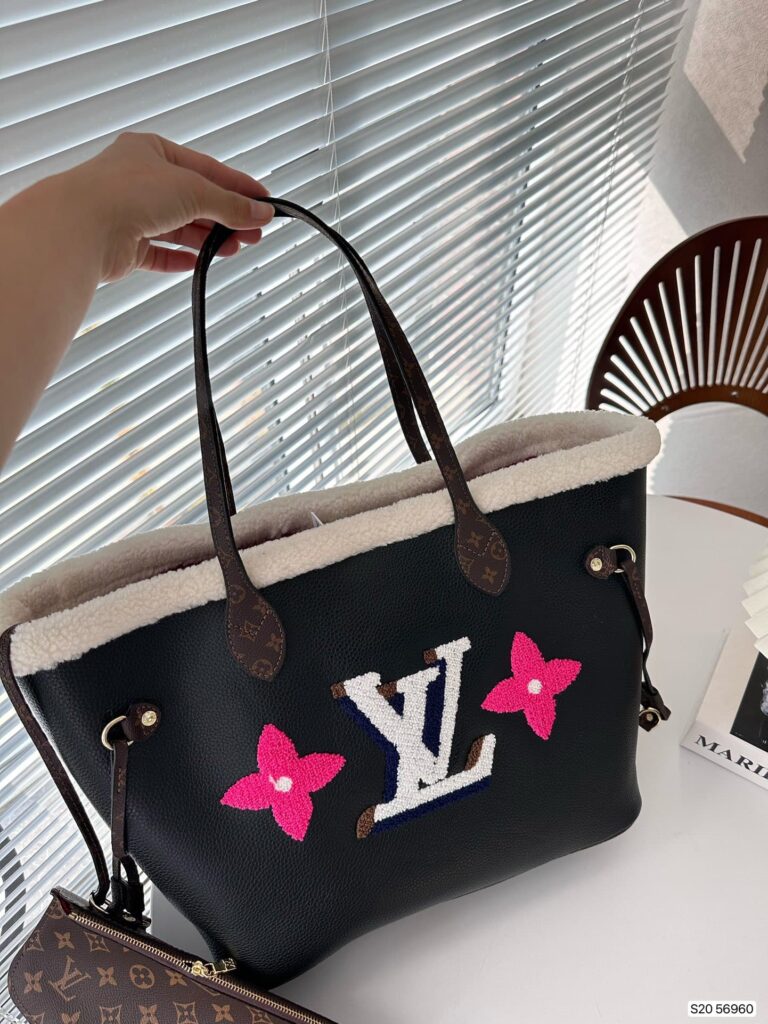 Louis Vuitton Shearling Monogram Neverfull Mm Bag Black 33Cm - Image 4