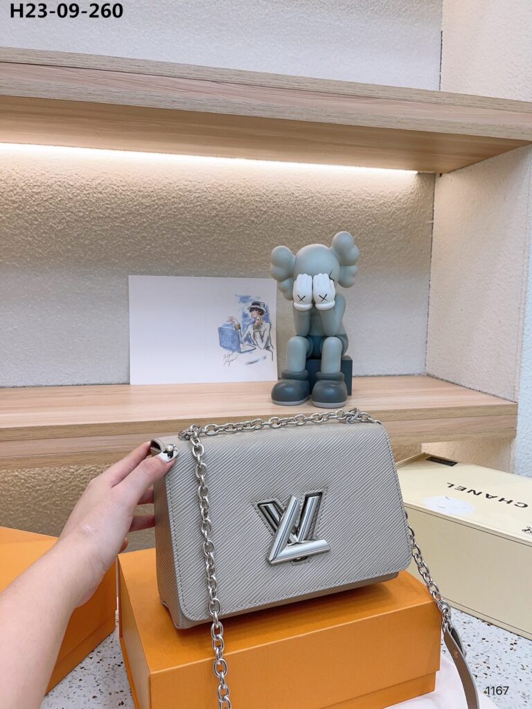 Louis Vuitton Twist Mm Bag Grey 23Cm - Image 2