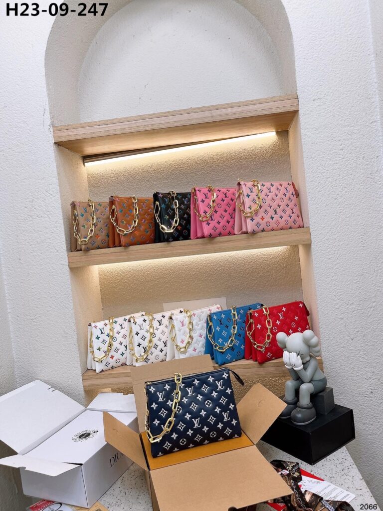 Louis Vuitton Bolso Coussin Pm Monogram White 27Cm - Image 2