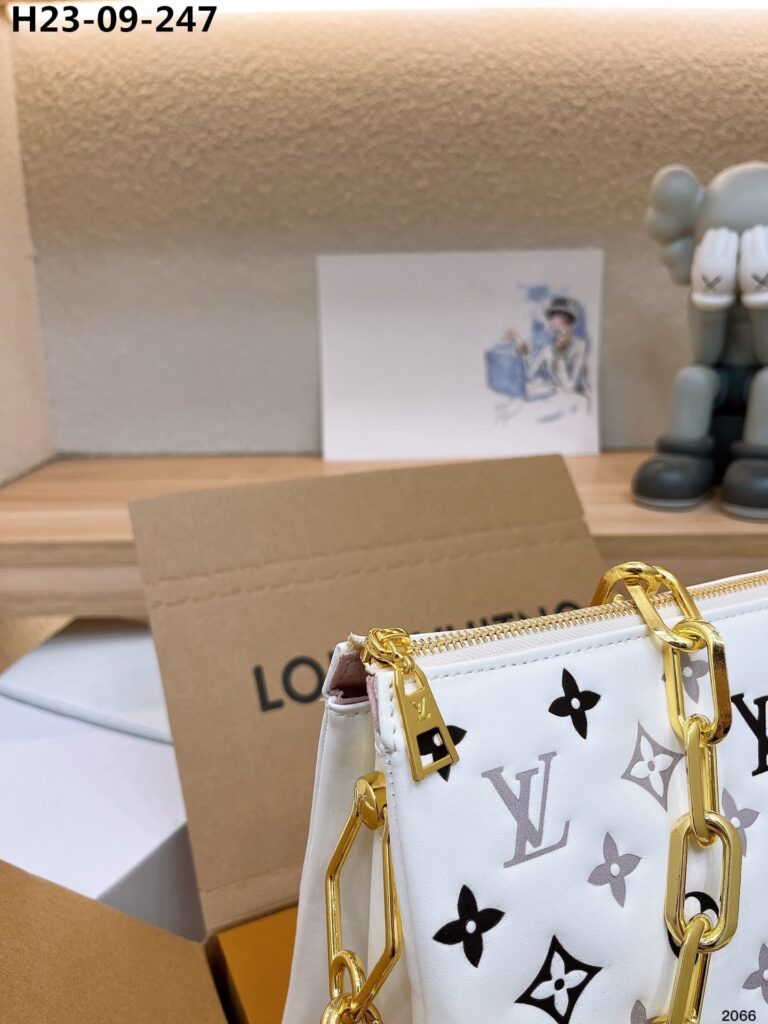 Louis Vuitton Bolso Coussin Pm Monogram White 27Cm - Image 8