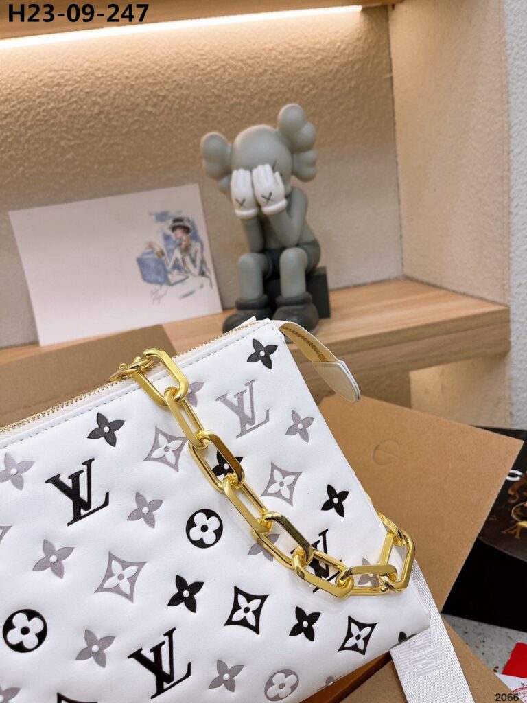 Louis Vuitton Bolso Coussin Pm Monogram White 27Cm - Image 7