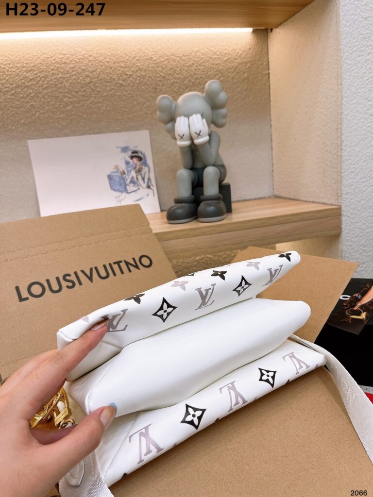 Louis Vuitton Bolso Coussin Pm Monogram White 27Cm - Image 6