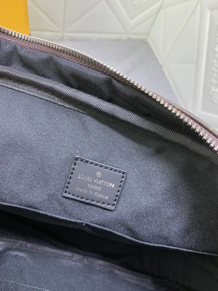 Louis Vuitton Porte Documents Voyage Monogram Brown 37Cm - Image 2