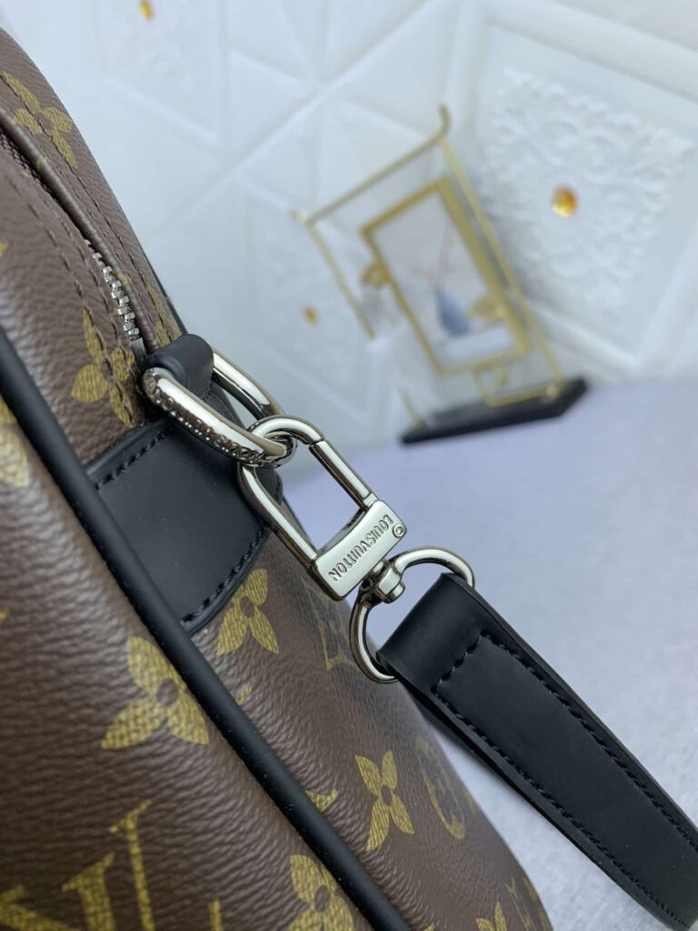 Louis Vuitton Porte Documents Voyage Monogram Brown 37Cm - Image 3