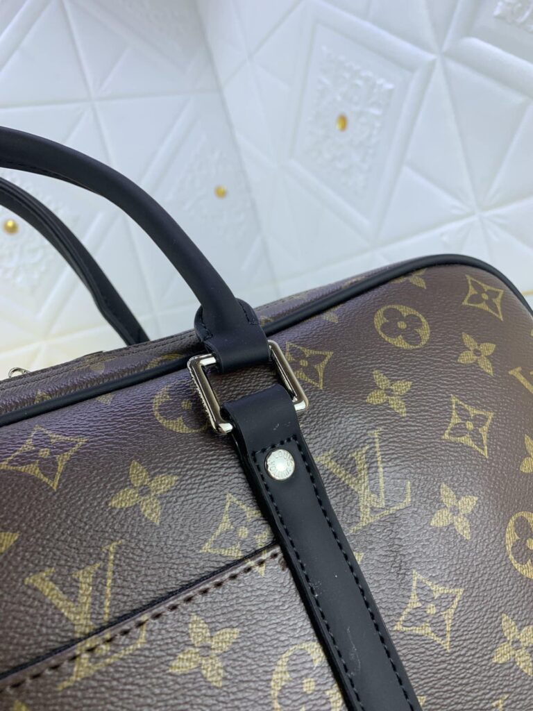 Louis Vuitton Porte Documents Voyage Monogram Brown 37Cm - Image 4