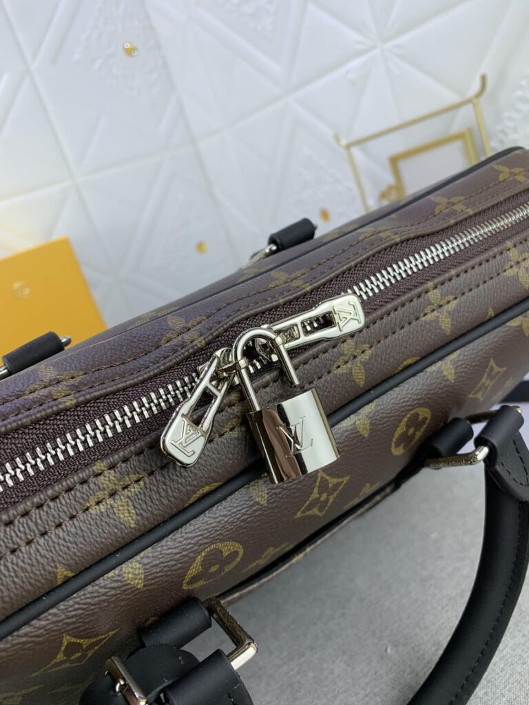 Louis Vuitton Porte Documents Voyage Monogram Brown 37Cm - Image 5