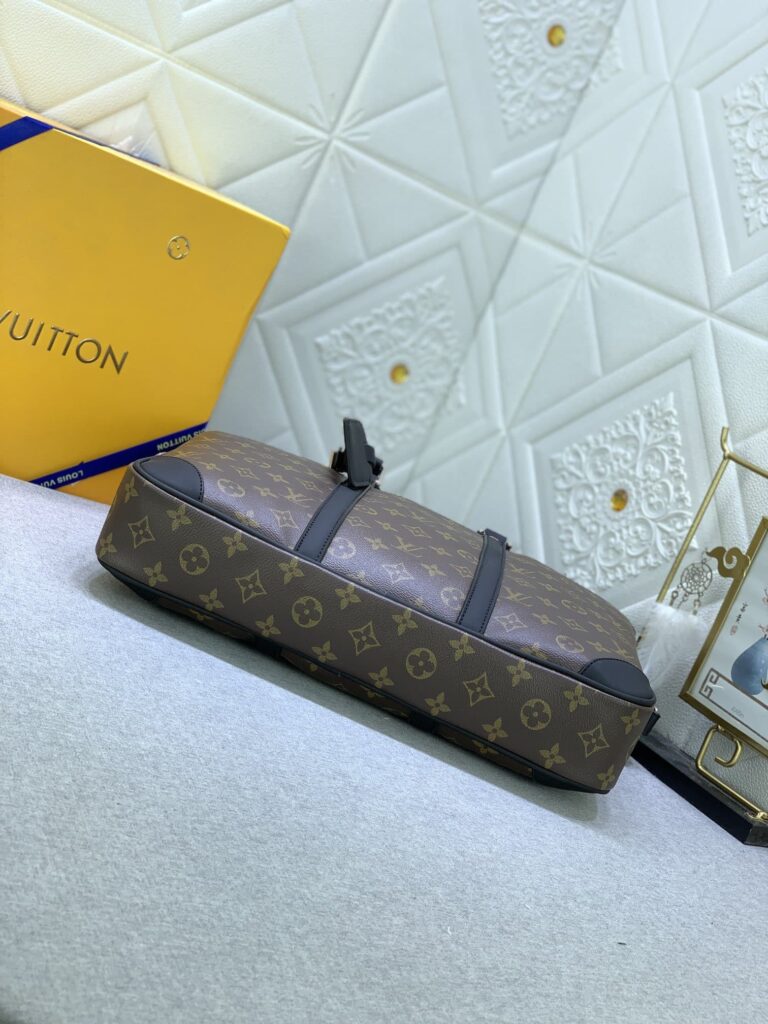 Louis Vuitton Porte Documents Voyage Monogram Brown 37Cm - Image 6