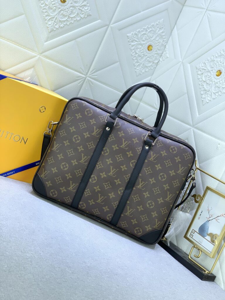 Louis Vuitton Porte Documents Voyage Monogram Brown 37Cm - Image 7