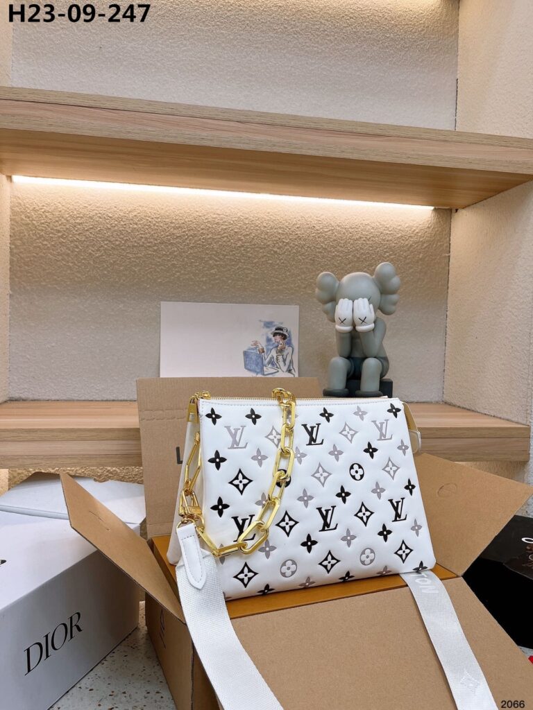 Louis Vuitton Bolso Coussin Pm Monogram White 27Cm - Image 3