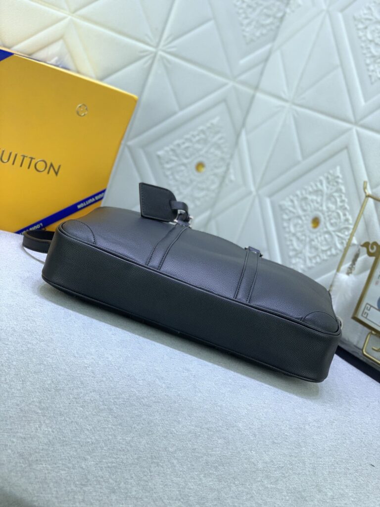 Louis Vuitton Porte Documents Voyage Black 37Cm M30925 - Image 3