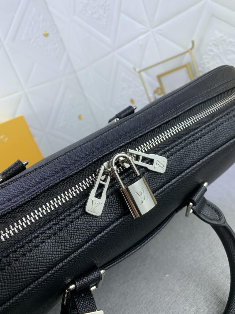 Louis Vuitton Porte Documents Voyage Black 37Cm M30925 - Image 4