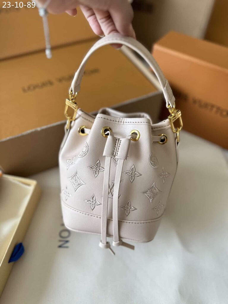 Louis Vuitton Néonoé Bag White 16Cm - Image 3