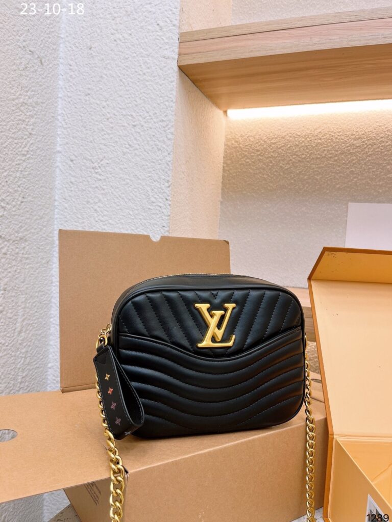 Louis Vuitton Wave Camera Bag Black 23Cm - Image 2