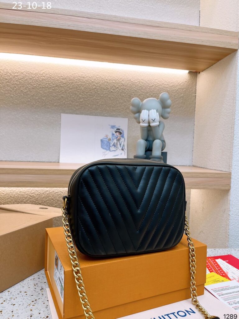 Louis Vuitton Wave Camera Bag Black 23Cm - Image 7