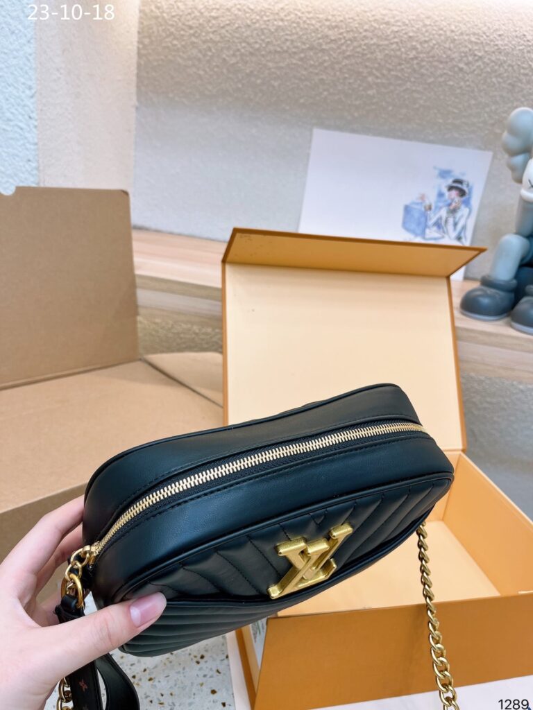 Louis Vuitton Wave Camera Bag Black 23Cm - Image 10