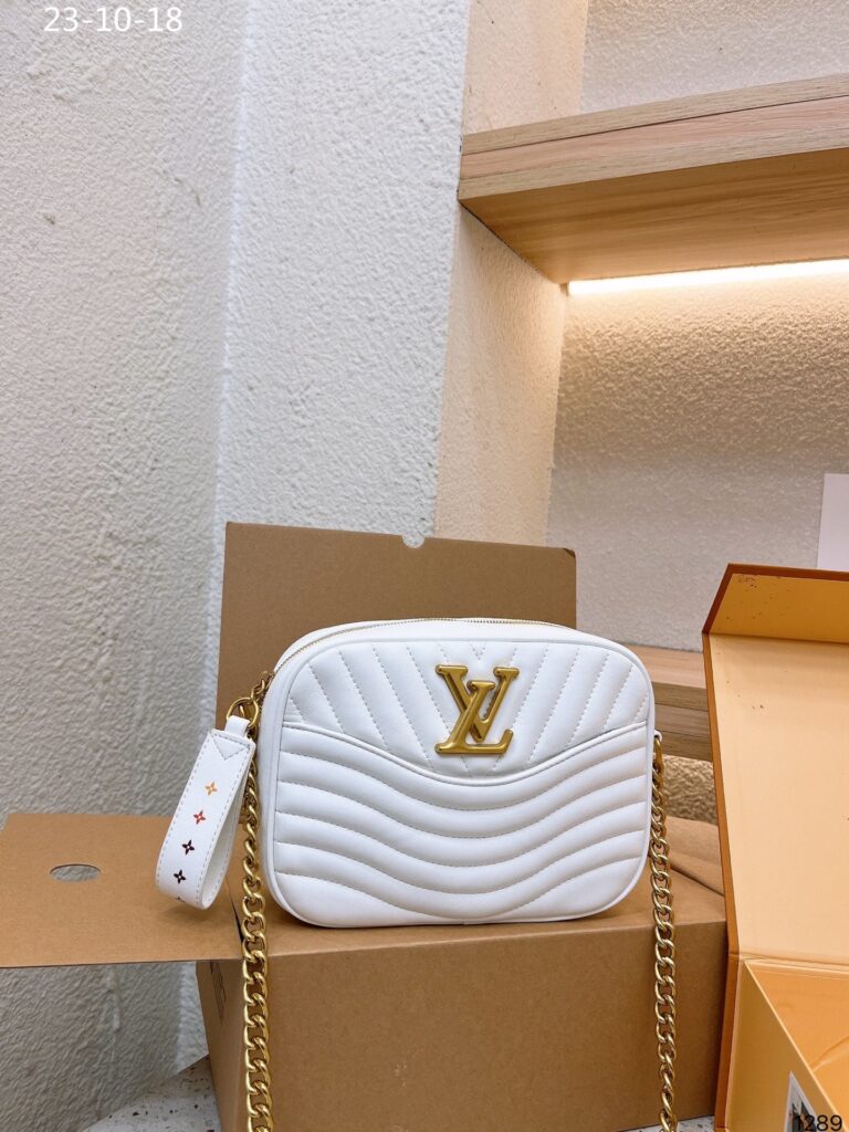 Louis Vuitton Wave Camera Bag White 23Cm - Image 2
