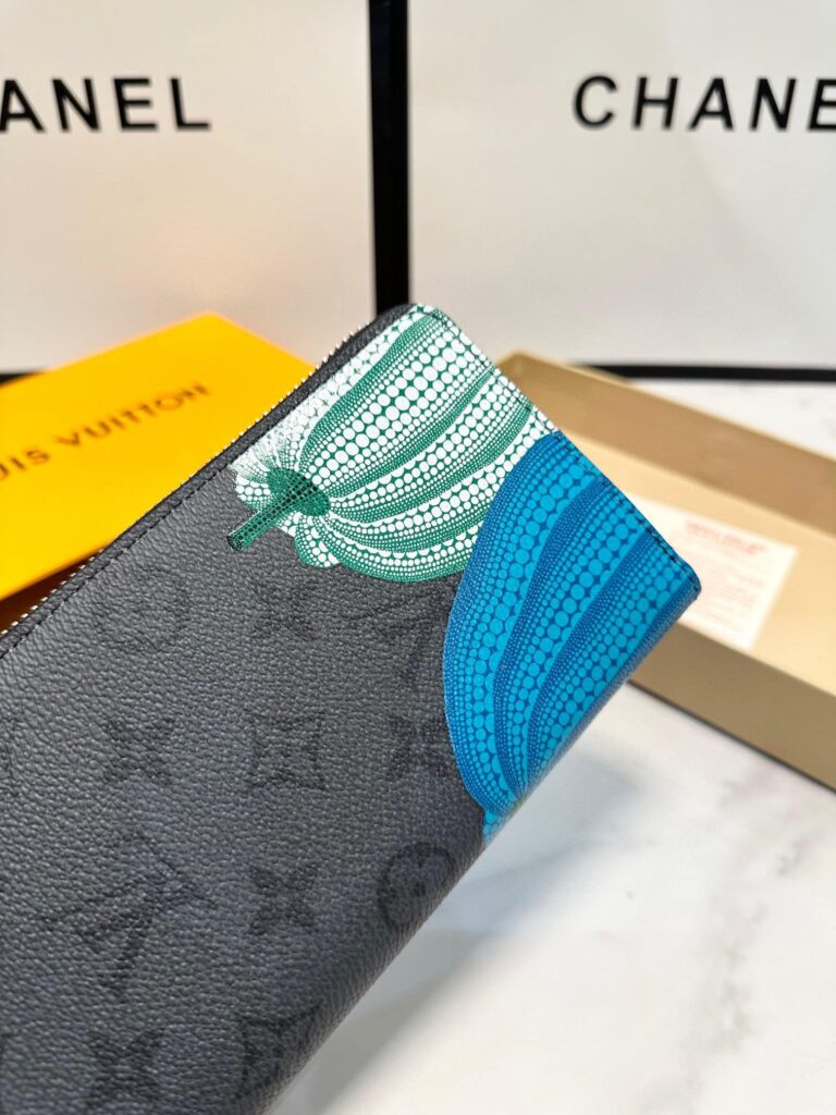 Louis Vuitton Zippy Wallet Vertical Black 19Cm - Image 4