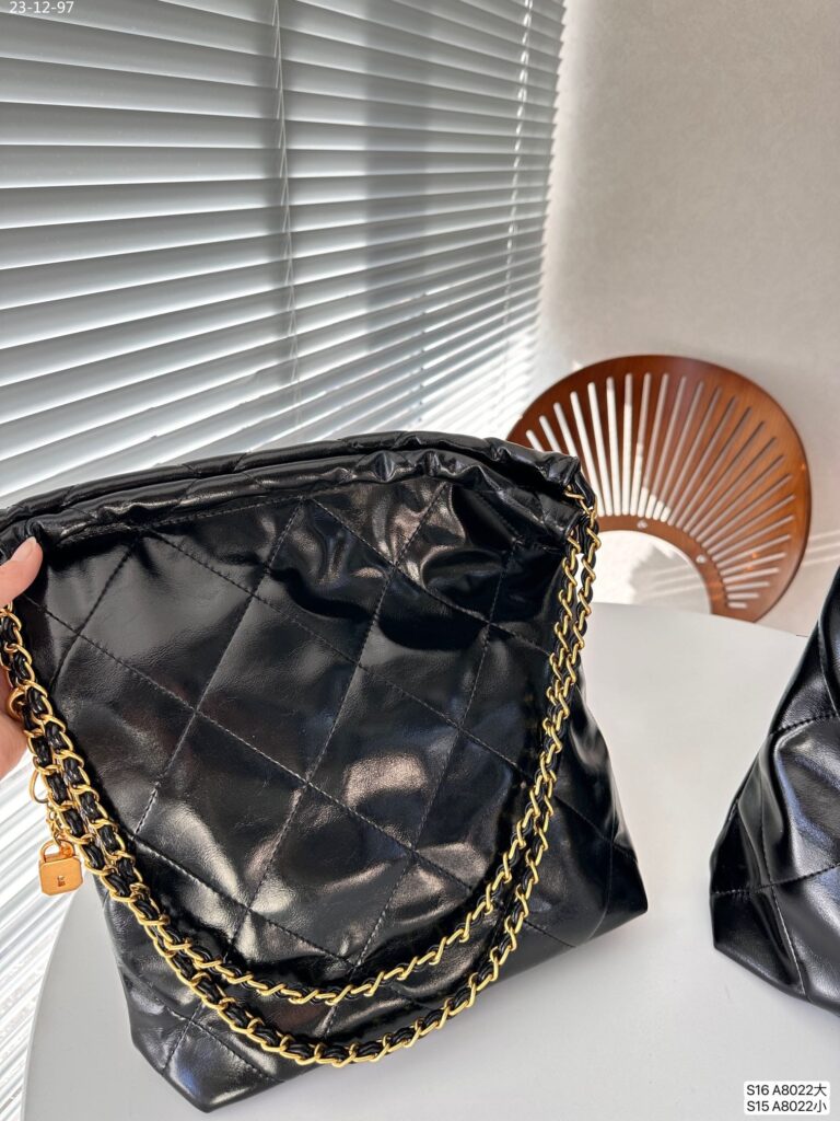 Saint Laurent Bucket Bag Glossy Calfskin And Gold Tone Metal Black 39Cm - Image 4