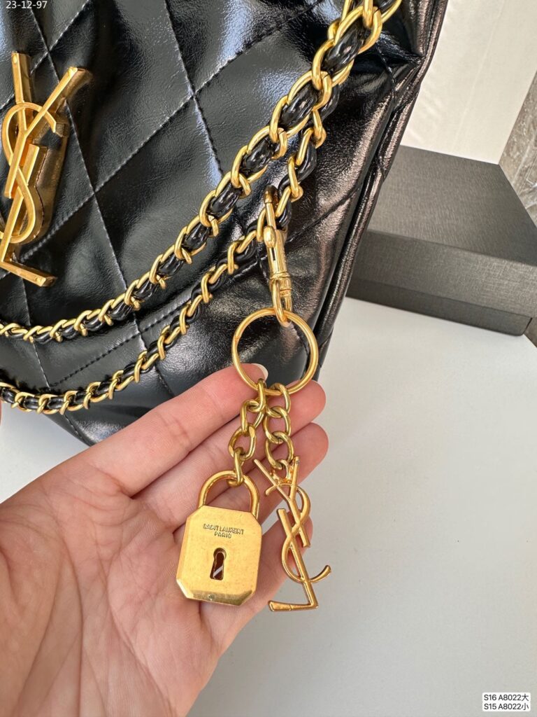 Saint Laurent Bucket Bag Glossy Calfskin And Gold Tone Metal Black 39Cm - Image 3