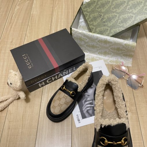 Gucci Fleece Collar Loafers Gg Beige And Black Leather - Image 4