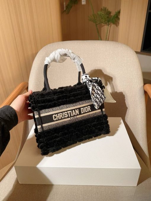 Dior Book Dot Cannage Shearling Bag 26CM - Image 4