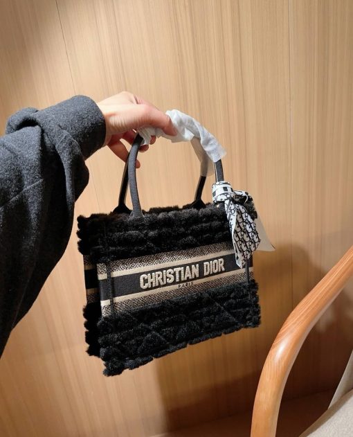 Dior Book Dot Cannage Shearling Bag 26CM - Image 3