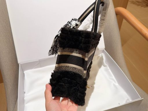 Dior Book Dot Cannage Shearling Bag 26CM - Image 9