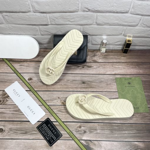 Gucci Women's Chevron Thong White 655463 J8710 9022 - Image 5