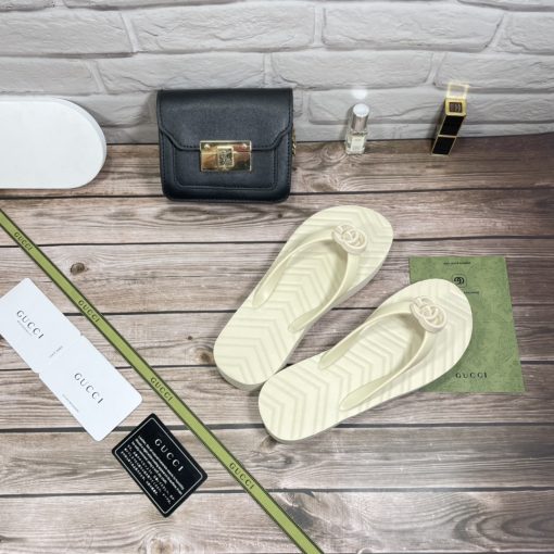 Gucci Women's Chevron Thong White 655463 J8710 9022 - Image 8