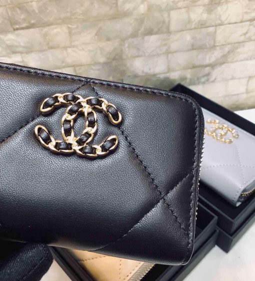 Chanel 19 Card Holder With Zipper Leather Black Wallet - Image 2