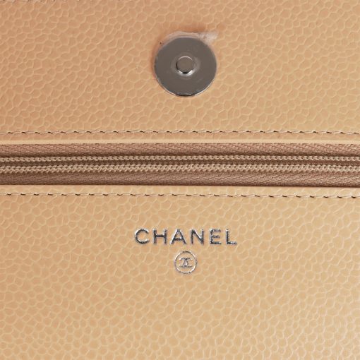 Wallet On Beige Hardware - Image 7