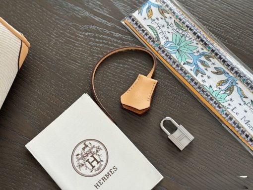 Hermès Birkin 25 Biscuit Swift and Ecru Toile Palladium Hardware - Image 6