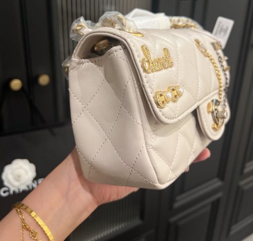 Chanel 22C Quilted Lucky Charm Beige 20Cm - Image 4