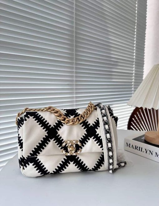 Chanel 19 Large Stitch Crossbody Bag White 24Cm - Image 2