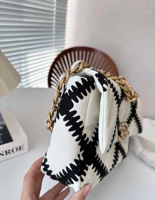 Chanel 19 Large Stitch Crossbody Bag White 24Cm - Image 6