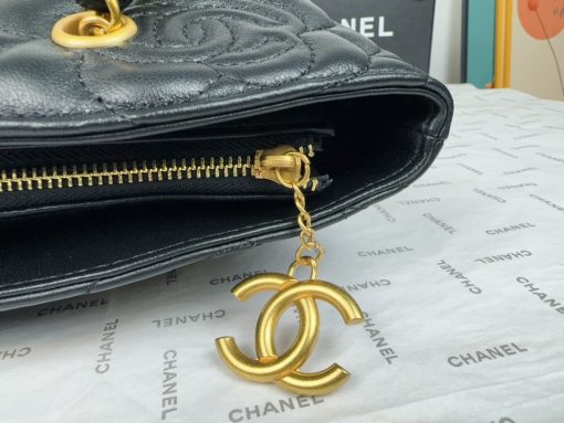 Chanel Camellia Tote Bag On Chain Woc Lambskin Black 41Cm - Image 4