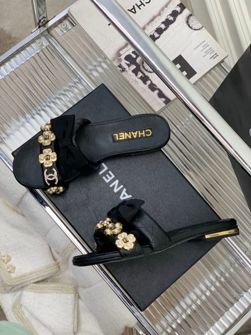 Chanel Mules Lambskin Black G40132 - Image 3
