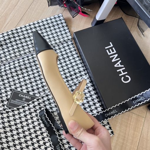 Chanel Pointed Toe Doll Shoes With Gold Flower In Beige - Image 5