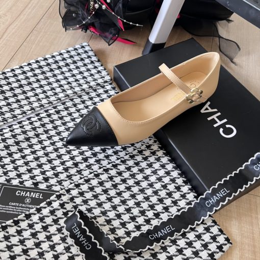 Chanel Pointed Toe Doll Shoes With Gold Flower In Beige - Image 4