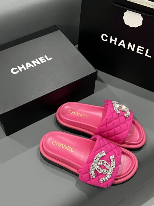Chanel Cc Slippers Studded Pink - Image 9