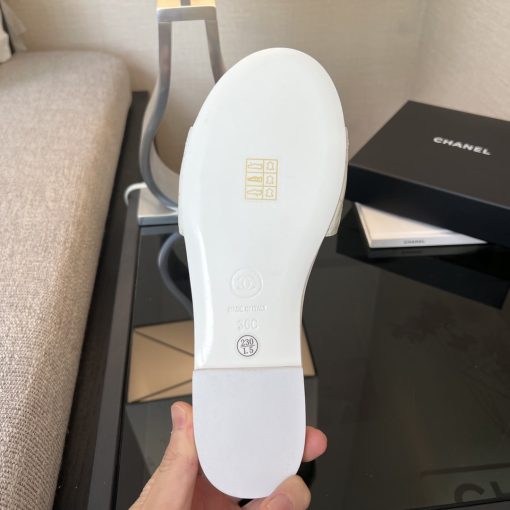 Chanel 23P Quilted Cc Chain Mule Sandal White - Image 2