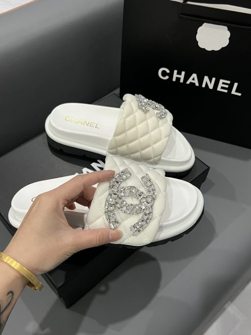Chanel Cc Slippers Studded White - Image 3