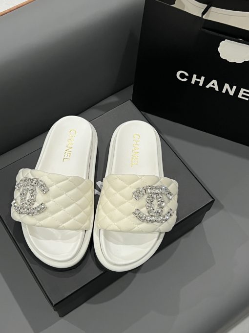 Chanel Cc Slippers Studded White - Image 4